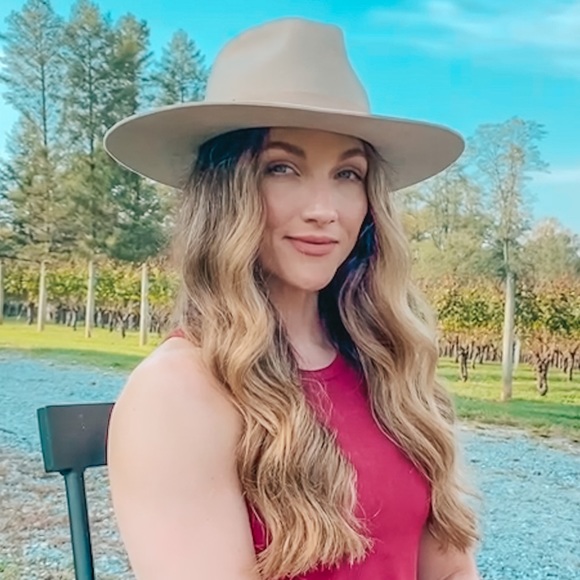 Meet your Posher, Melanie - Picture 1 of 1